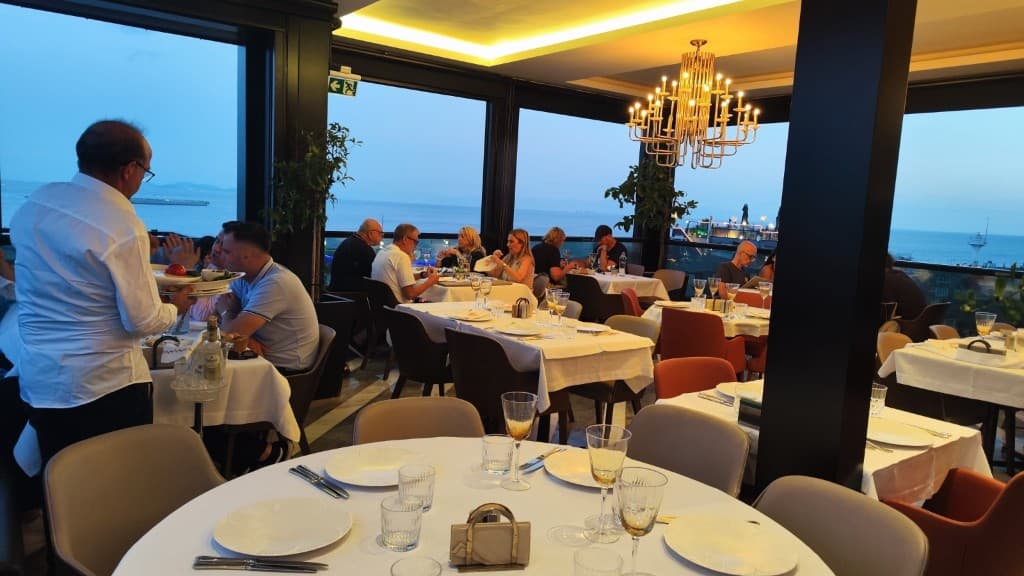 İstanbul’da 60 kişilik rooftop düğün